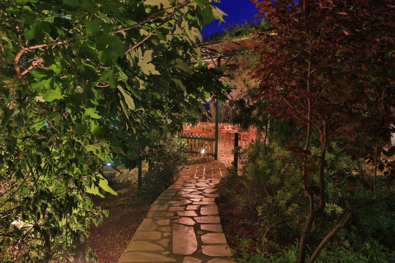 Mountain Breeze Lodge & Resort Al Salt Exteriér fotografie